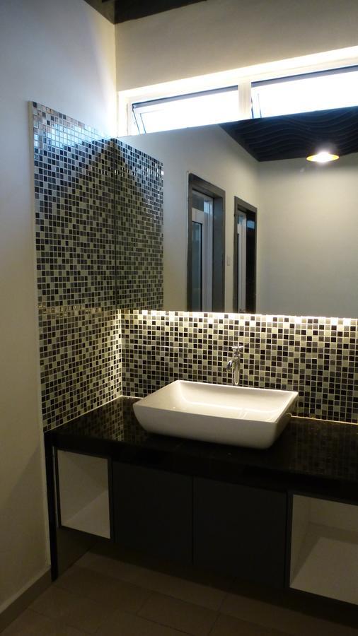 Hotel Uptown Subang Airport Shah Alam Esterno foto