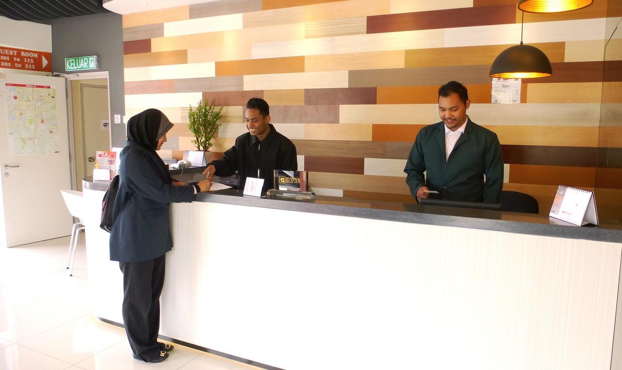 Hotel Uptown Subang Airport Shah Alam Esterno foto