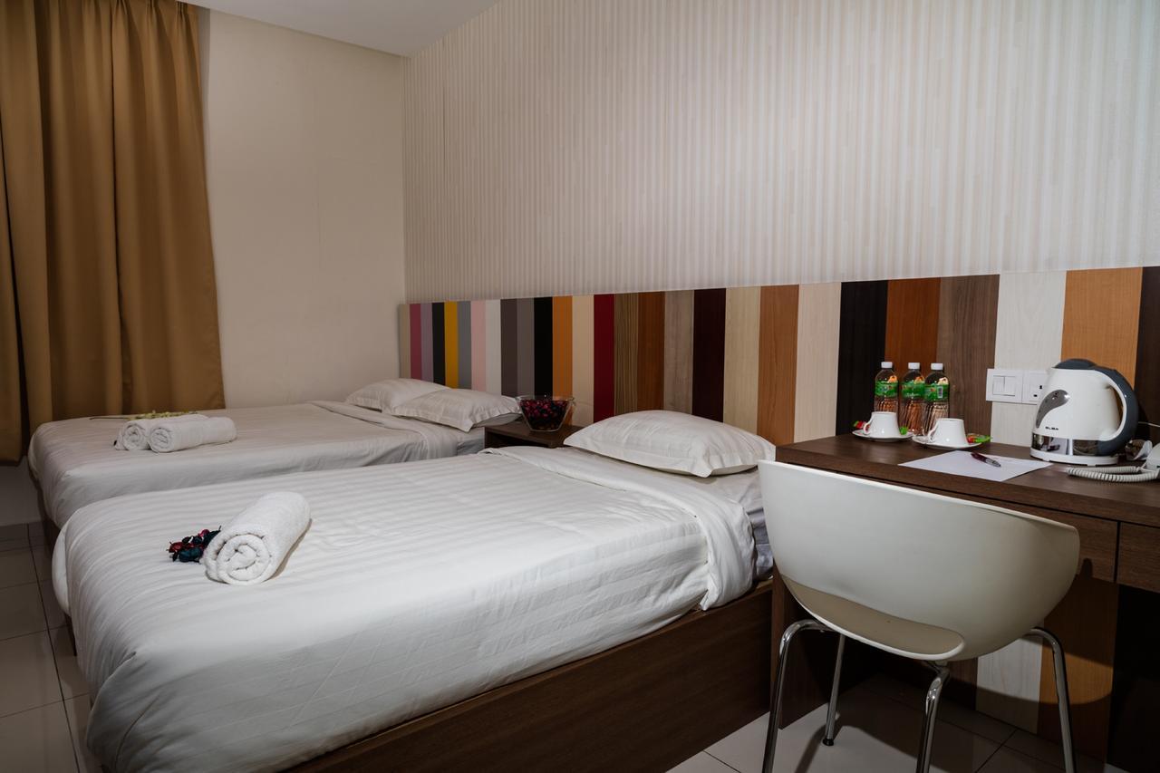 Hotel Uptown Subang Airport Shah Alam Esterno foto