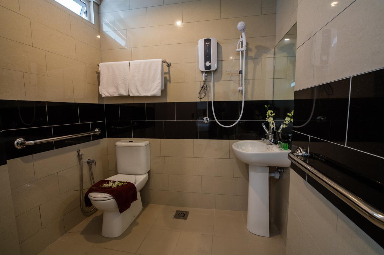 Hotel Uptown Subang Airport Shah Alam Esterno foto