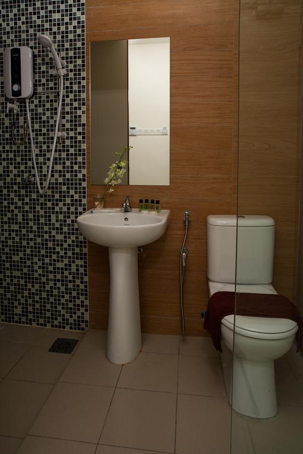Hotel Uptown Subang Airport Shah Alam Esterno foto